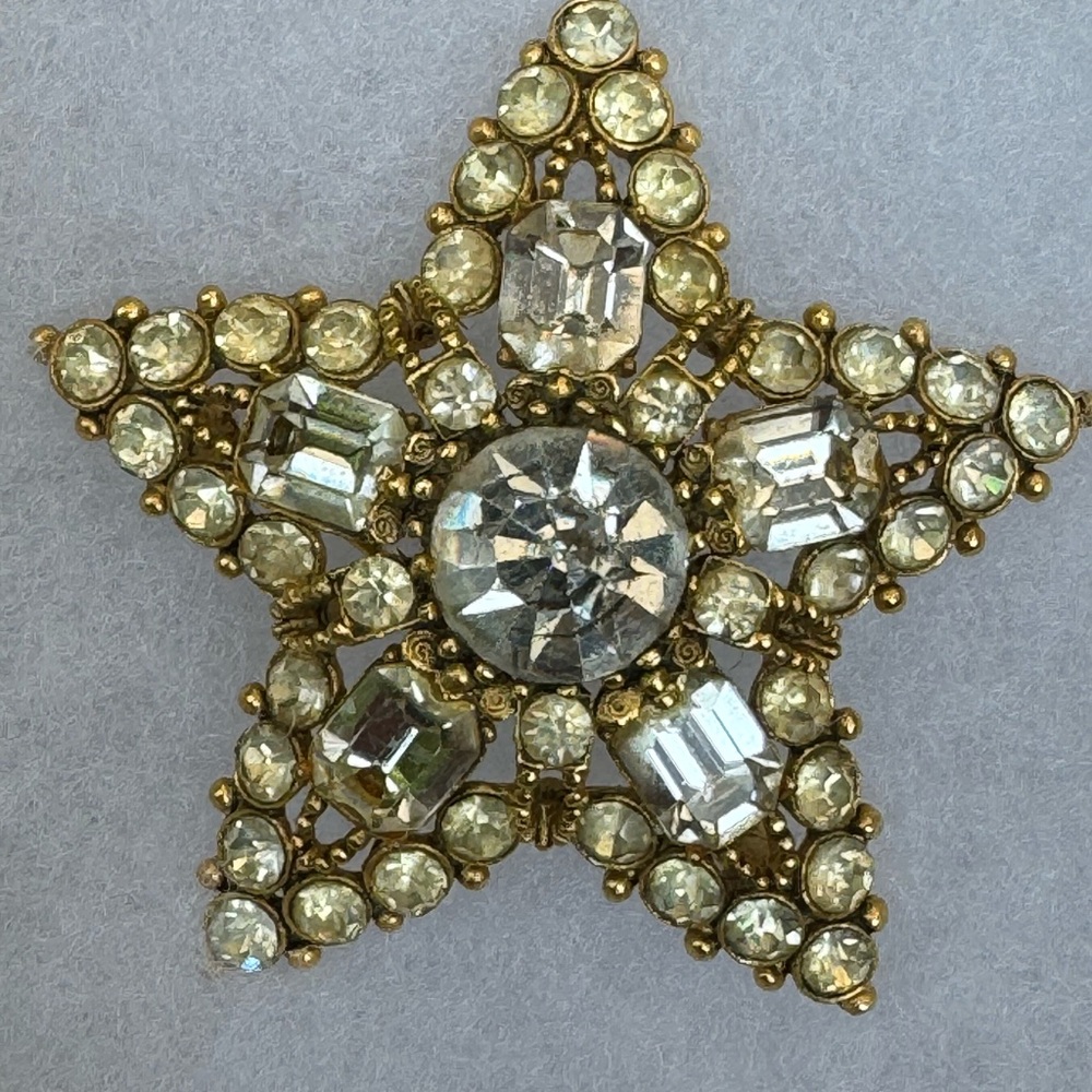Nina Capri Vintage Star-Shaped Rhinestone Brooch